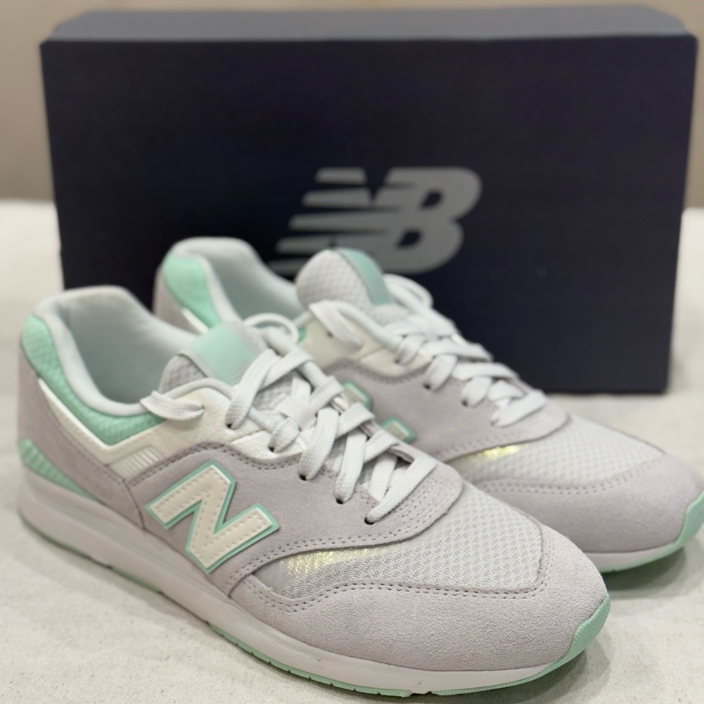 New Balance WL697PTT Women's Sneakers Color Green/White/Grey